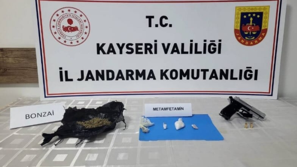 Kayseri'de jandarma operasyonu: uyuşturucu ve silah ele geçirildi